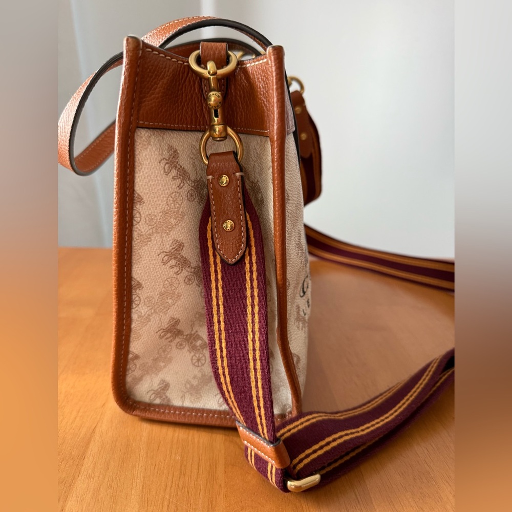 Coach Field Tote 22 With Horse and Carriage - Picture 5 of 8